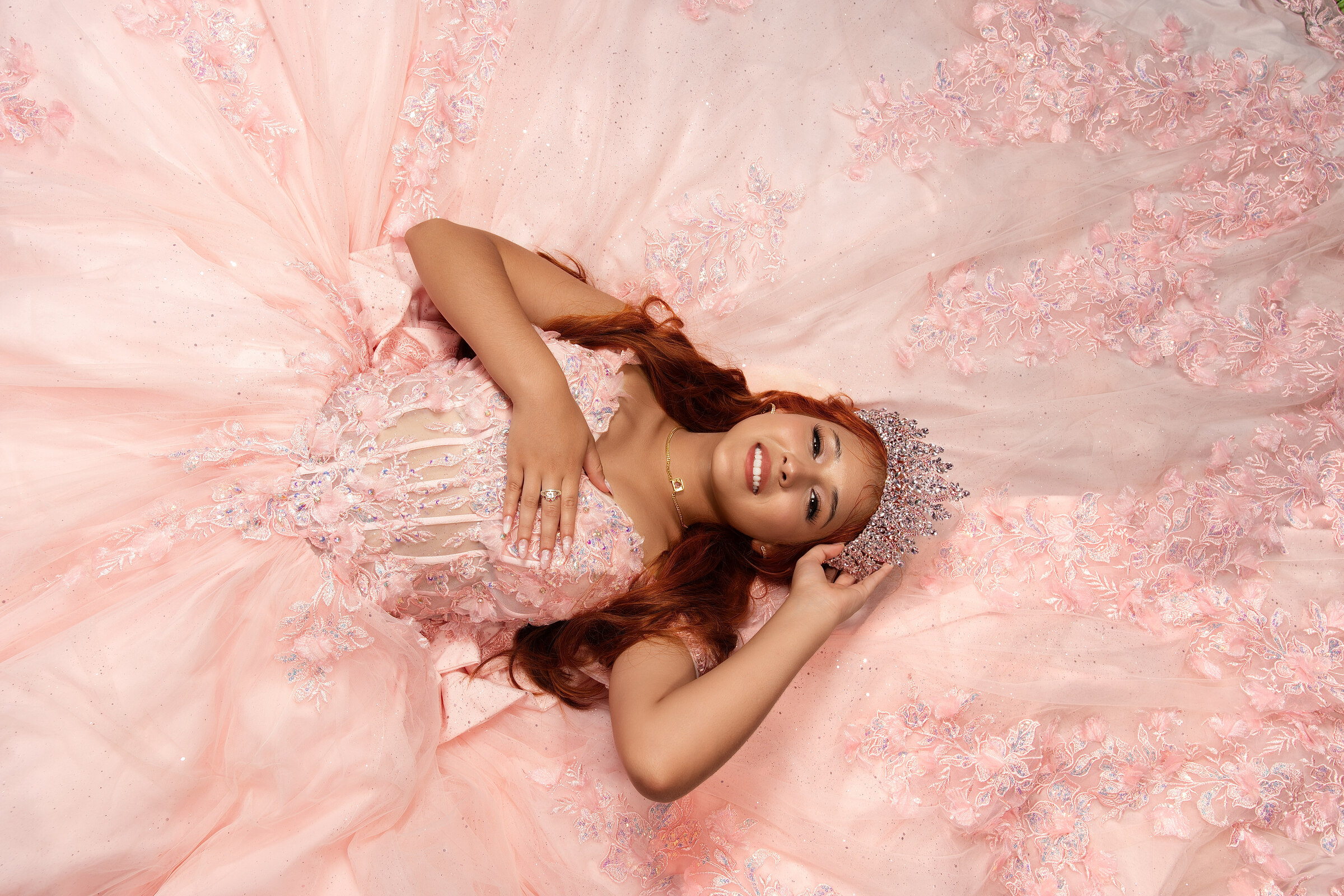 Quinceañera Fine Art — Entre Pétalos